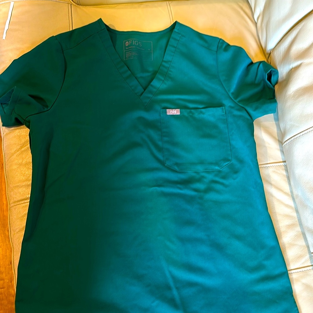 Women’s Catarina One pocket scrub top